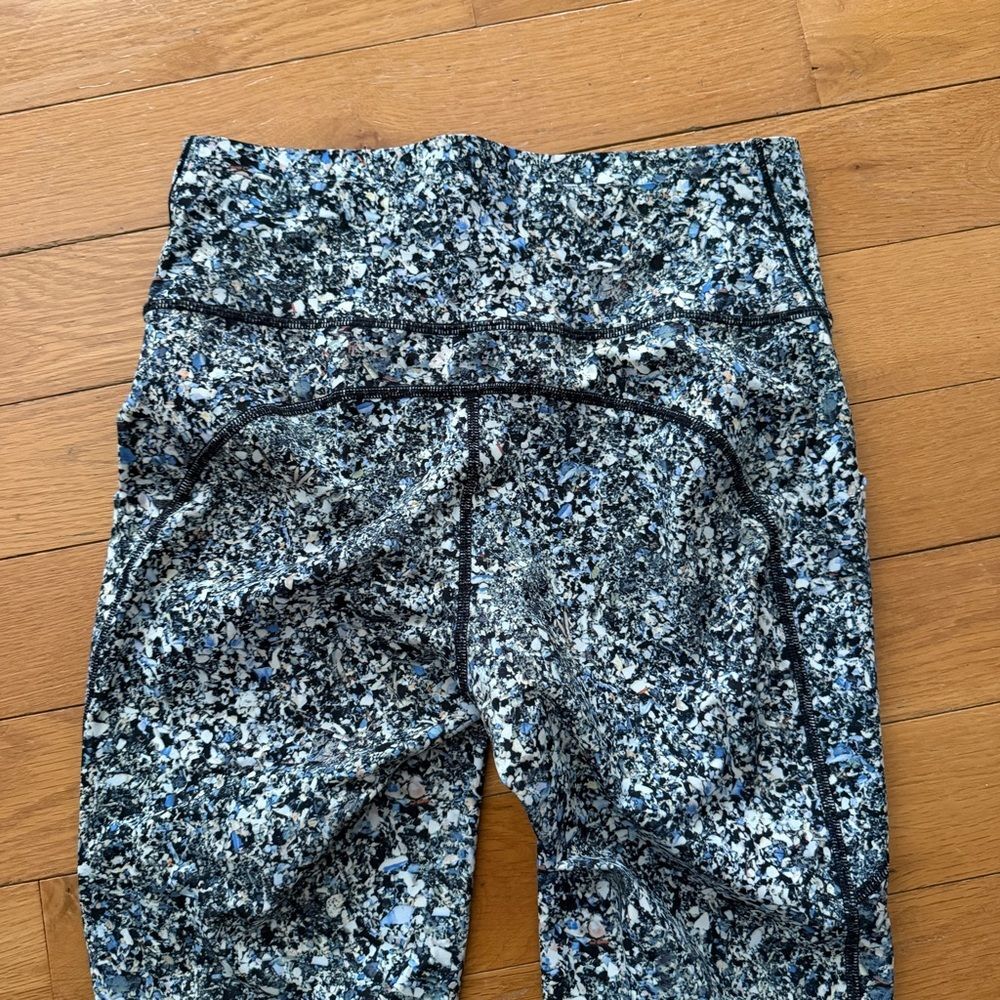 Lululemon Chase Me Crop SW Leggings Seawheeze Pattern Size 8 High Rise Cropped - Picture 11 of 11